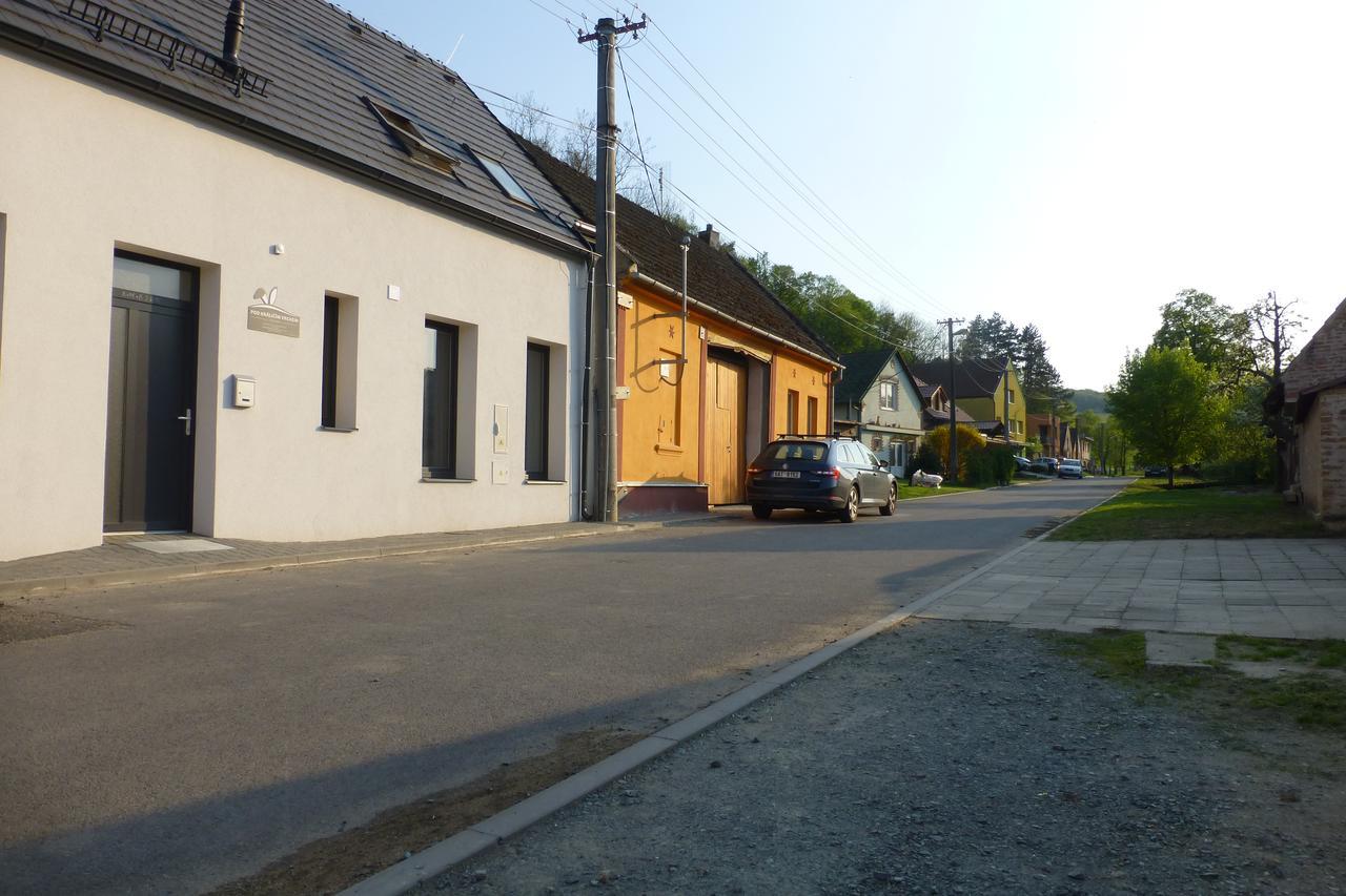 Pod Kralicim Vrchem Appartement Milovice  Buitenkant foto