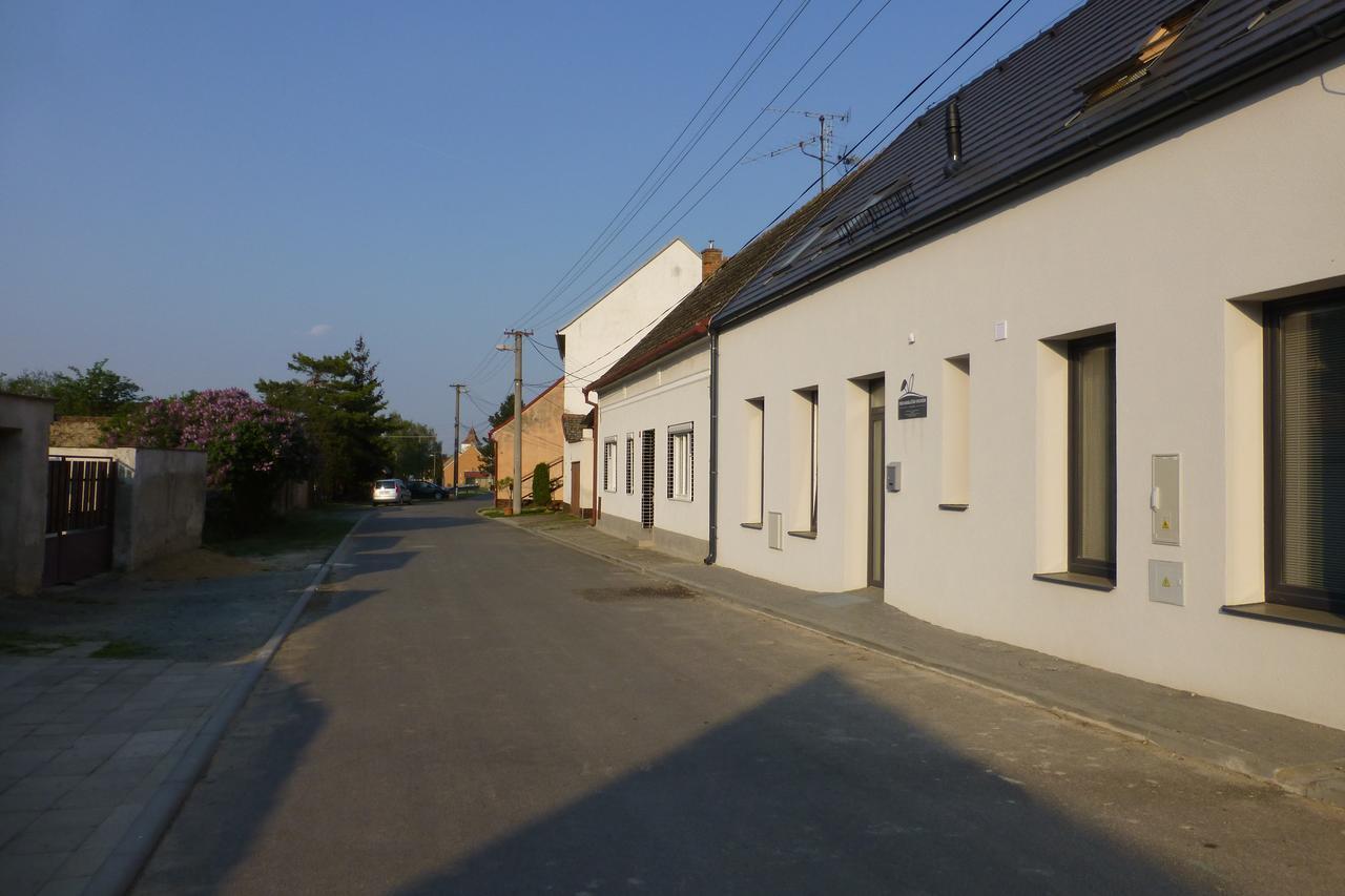 Pod Kralicim Vrchem Appartement Milovice  Buitenkant foto